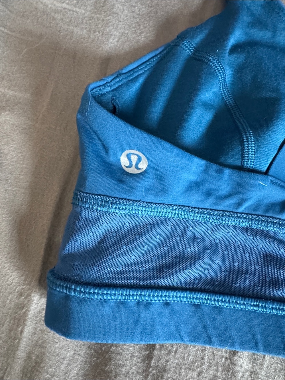 lululemon athletica Blue Crisscross Strap Sports Bra / J31 - Picture 4 of 5